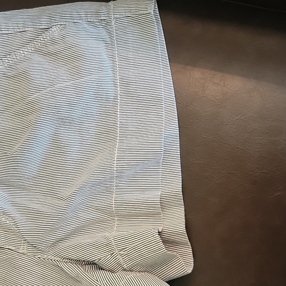 Pin stripe cutie shorts - Picture 4 of 6